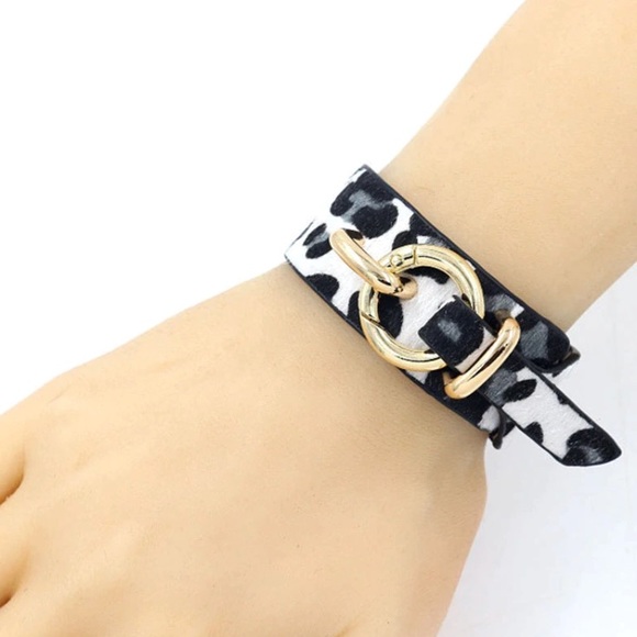 Just In! 🆕 LEXI Leopard Bracelet - Picture 2 of 7